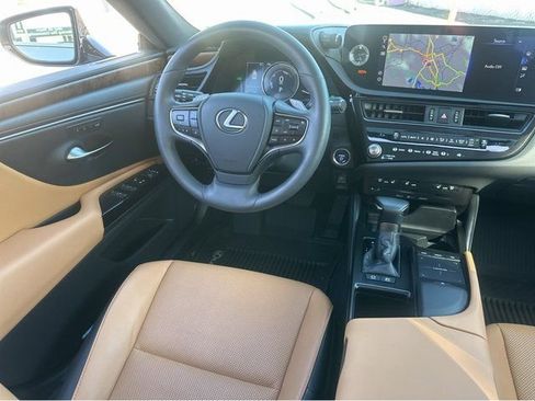 Used 2022 Lexus ES 300h w/ Premium Package image 12