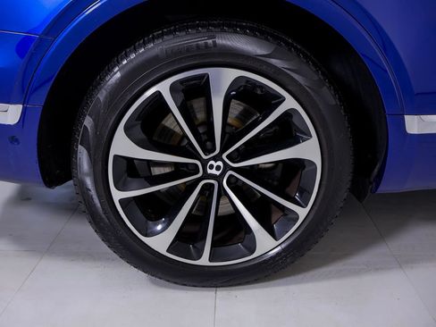 Used 2019 Bentley Bentayga AWD/4WD image 35