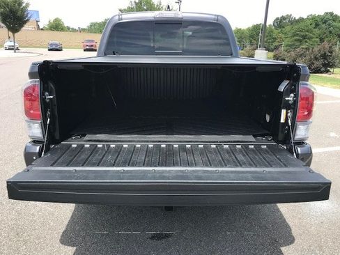 Used 2021 Toyota Tacoma TRD Sport w/ Technology Package RWD image 9