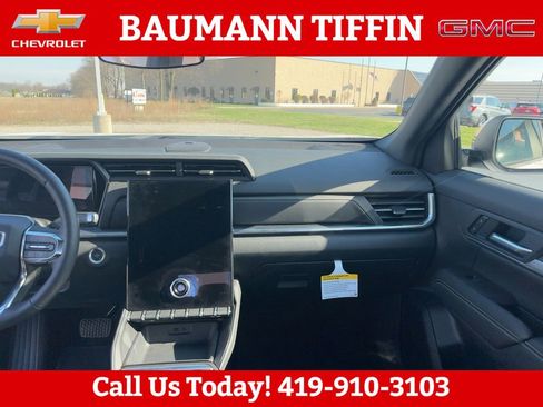 Used 2025 GMC Terrain Elevation w/ Elevation Premium Package FWD image 13