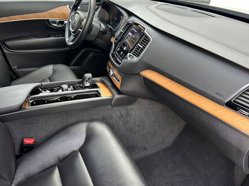 Certified 2025 Volvo XC90 B6 Plus AWD/4WD image 19