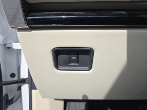 Certified 2024 Land Rover Range Rover Long Wheelbase Autobiography image 34