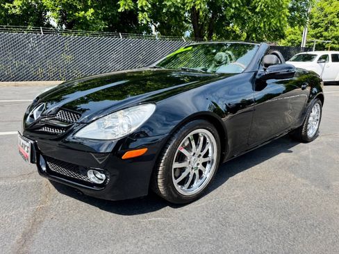 Used 2010 Mercedes-Benz SLK 300 image 1