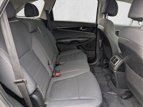 Used 2017 Kia Sorento LX w/ LX Convenience Package image 20