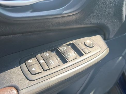 Used 2016 Jeep Cherokee Limited FWD image 11