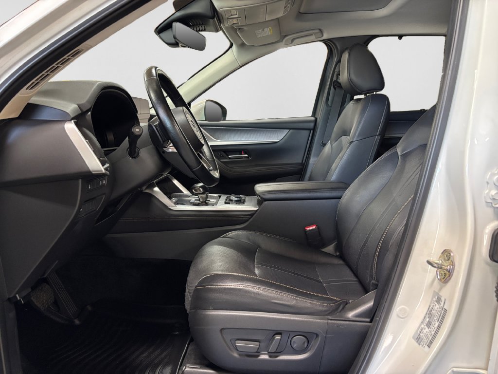 Used 2024 MAZDA CX-90 Plug-In Hybrid w/ Preferred AWD/4WD image 10