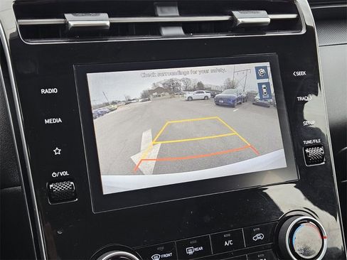 Used 2022 Hyundai Tucson SE image 15