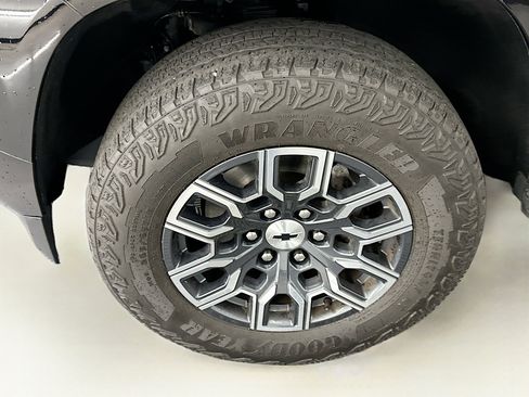 Used 2023 Chevrolet Colorado Z71 image 11