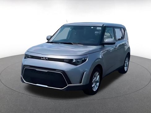 Used 2025 Kia Soul LX w/ LX Technology Package FWD image 7
