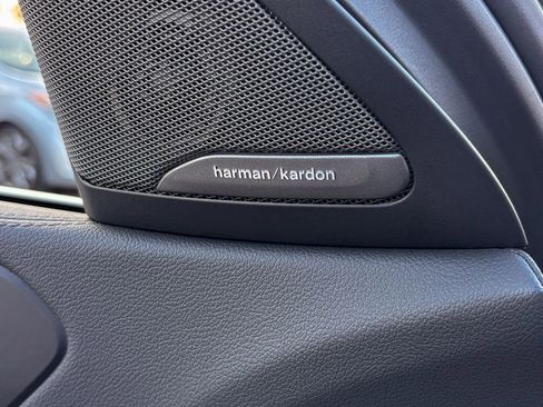 Used 2021 BMW X6 xDrive40i w/ Premium Package image 16