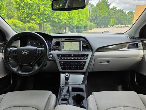 Used 2017 Hyundai Sonata Limited w/ Ultimate Package 04 FWD image 16