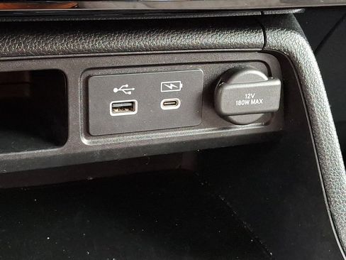 Used 2023 Honda Pilot LX image 25