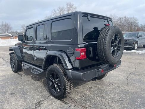 Used 2022 Jeep Wrangler Unlimited Sahara image 2