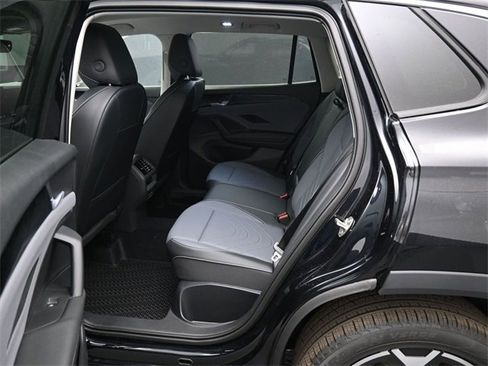 New 2026 Volkswagen Tiguan SE image 11