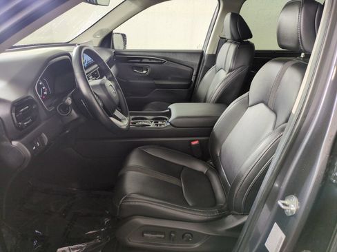 Certified 2025 Honda Pilot Touring image 13
