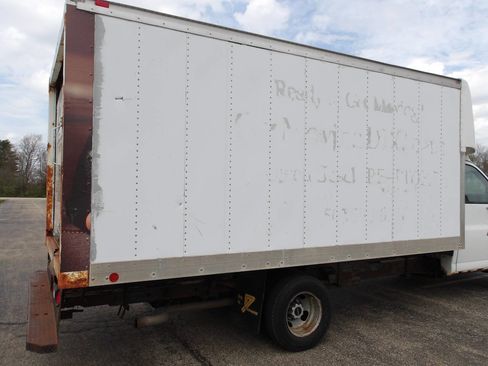 Used 2003 GMC Savana 3500 image 22