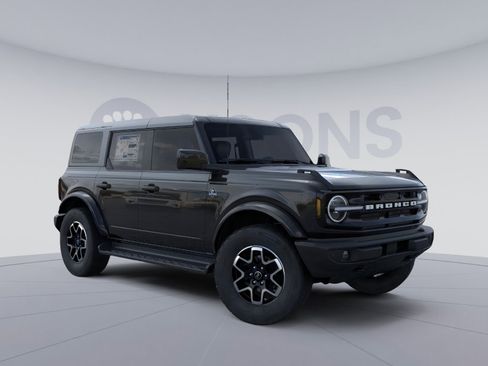 New 2026 Ford Bronco Outer Banks image 10