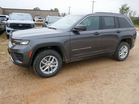 New 2025 Jeep Grand Cherokee Laredo X image 7