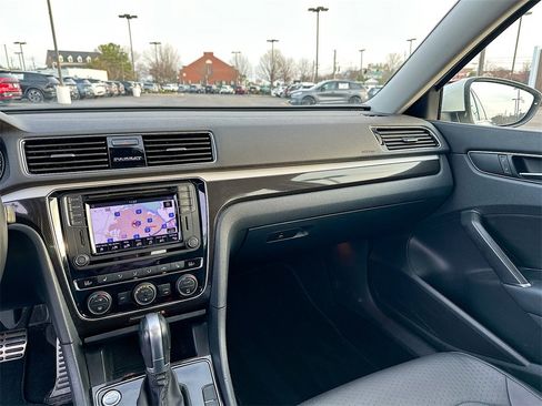 Used 2019 Volkswagen Passat 2.0T SE R-Line image 20