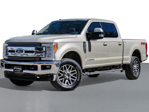 Used 2017 Ford F250 Lariat w/ Lariat Ultimate Package image 4