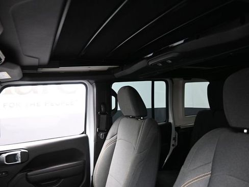 Used 2024 Jeep Wrangler Willys image 18