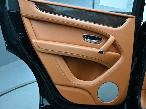Used 2019 Bentley Bentayga AWD/4WD image 20