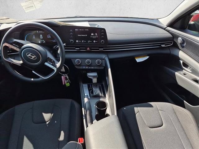Used 2026 Hyundai Elantra SE FWD image 16