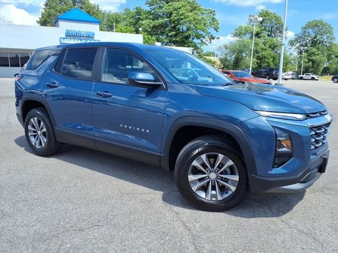 Used 2026 Chevrolet Equinox LT FWD image 2