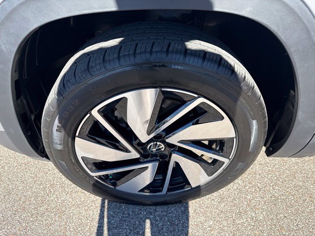 Used 2025 Volkswagen Atlas SE FWD image 11