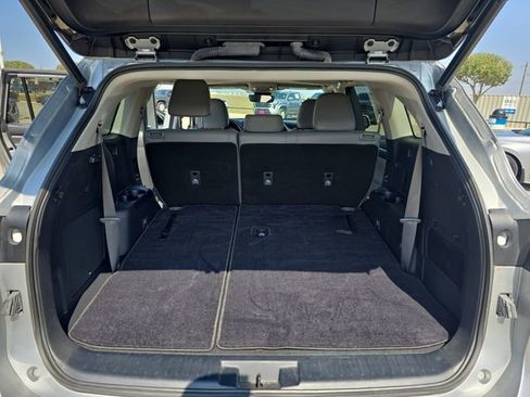 Used 2023 Toyota Highlander Limited image 12