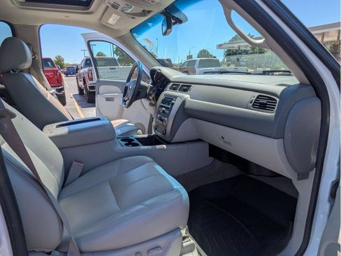 Used 2011 Chevrolet Tahoe LT w/ Luxury Package AWD/4WD image 15