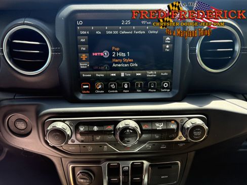 Used 2022 Jeep Wrangler Unlimited Sahara w/ LED Lighting Group AWD/4WD image 13