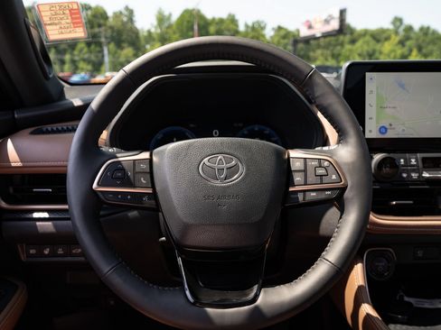 Used 2026 Toyota Grand Highlander AWD Hybrid image 31
