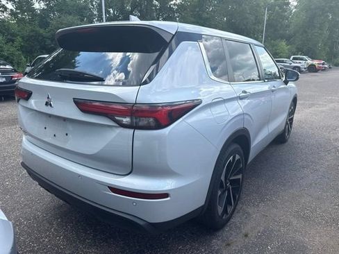 Used 2022 Mitsubishi Outlander ES AWD/4WD image 2