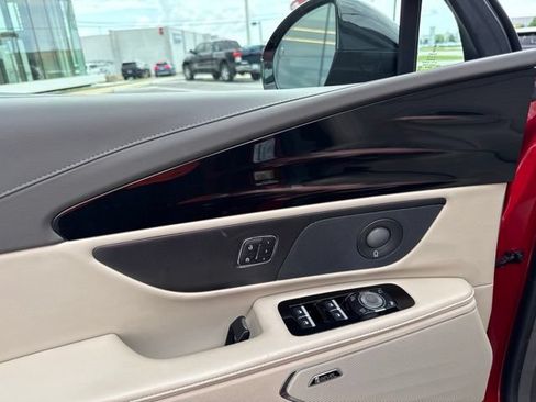 Used 2024 Lincoln Nautilus Reserve w/ Equipment Group 202A AWD/4WD image 9