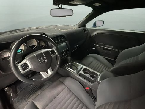 Used 2012 Dodge Challenger SXT RWD image 9