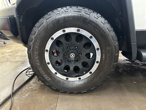 Used 2011 Toyota FJ Cruiser Sport Utility 2D image 14