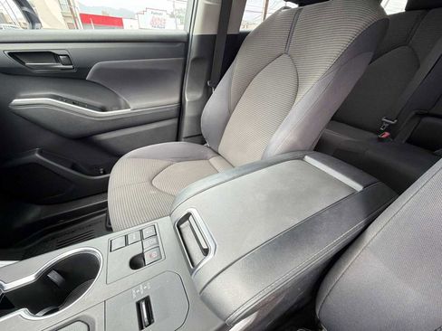Used 2023 Toyota Highlander L FWD image 19
