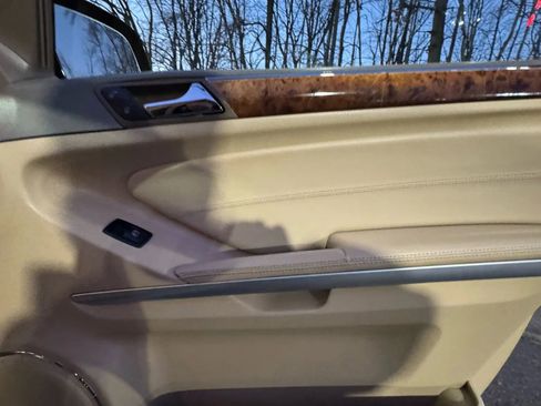 Used 2010 Mercedes-Benz GL 450 4MATIC image 31