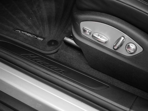 Used 2025 Porsche Macan image 21