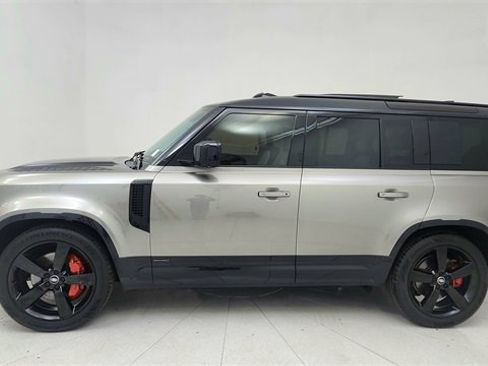 Used 2025 Land Rover Defender 110 X image 3