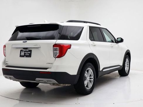 Used 2022 Ford Explorer XLT w/ Equipment Group 202A image 9