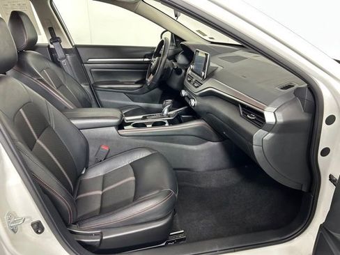 Used 2024 Nissan Altima 2.5 SR FWD image 7