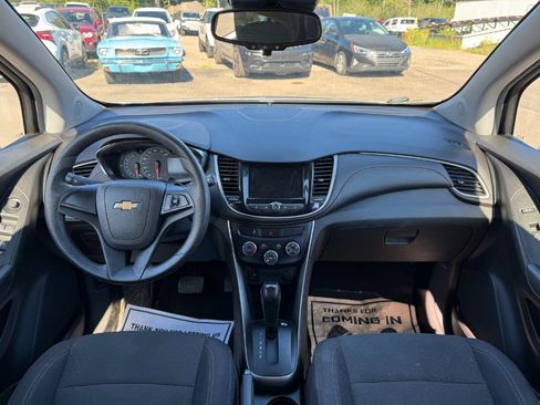 Used 2019 Chevrolet Trax LS w/ LPO, Cargo Package FWD image 21