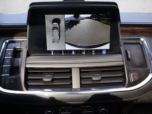 Used 2022 Chevrolet Suburban Z71 w/ Luxury Package AWD/4WD image 18
