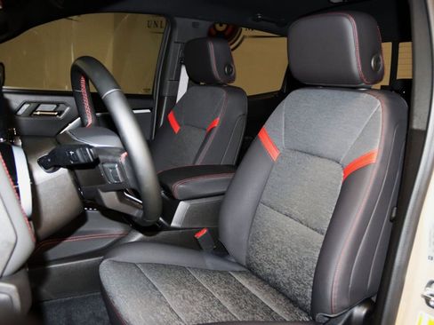 Used 2024 Chevrolet Colorado Z71 w/ Z71 Convenience Package 2 image 40