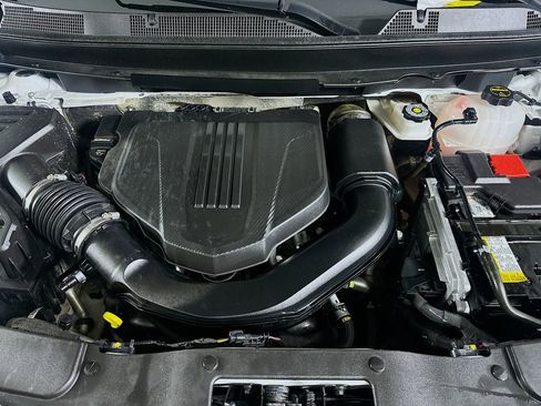 Used 2025 Chevrolet Traverse LT image 33