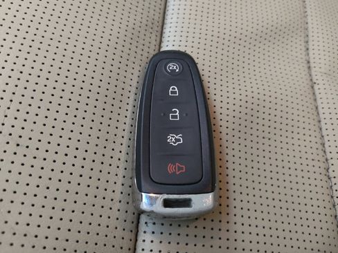 Used 2016 Ford Taurus Limited image 32