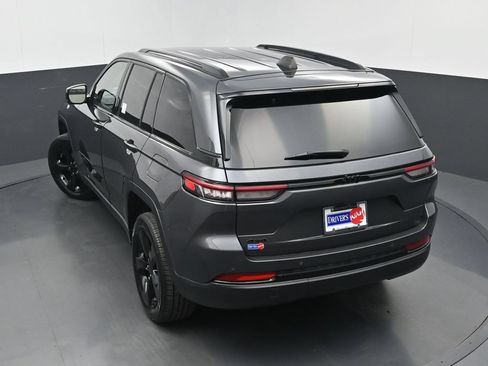 Used 2024 Jeep Grand Cherokee Altitude AWD/4WD image 35