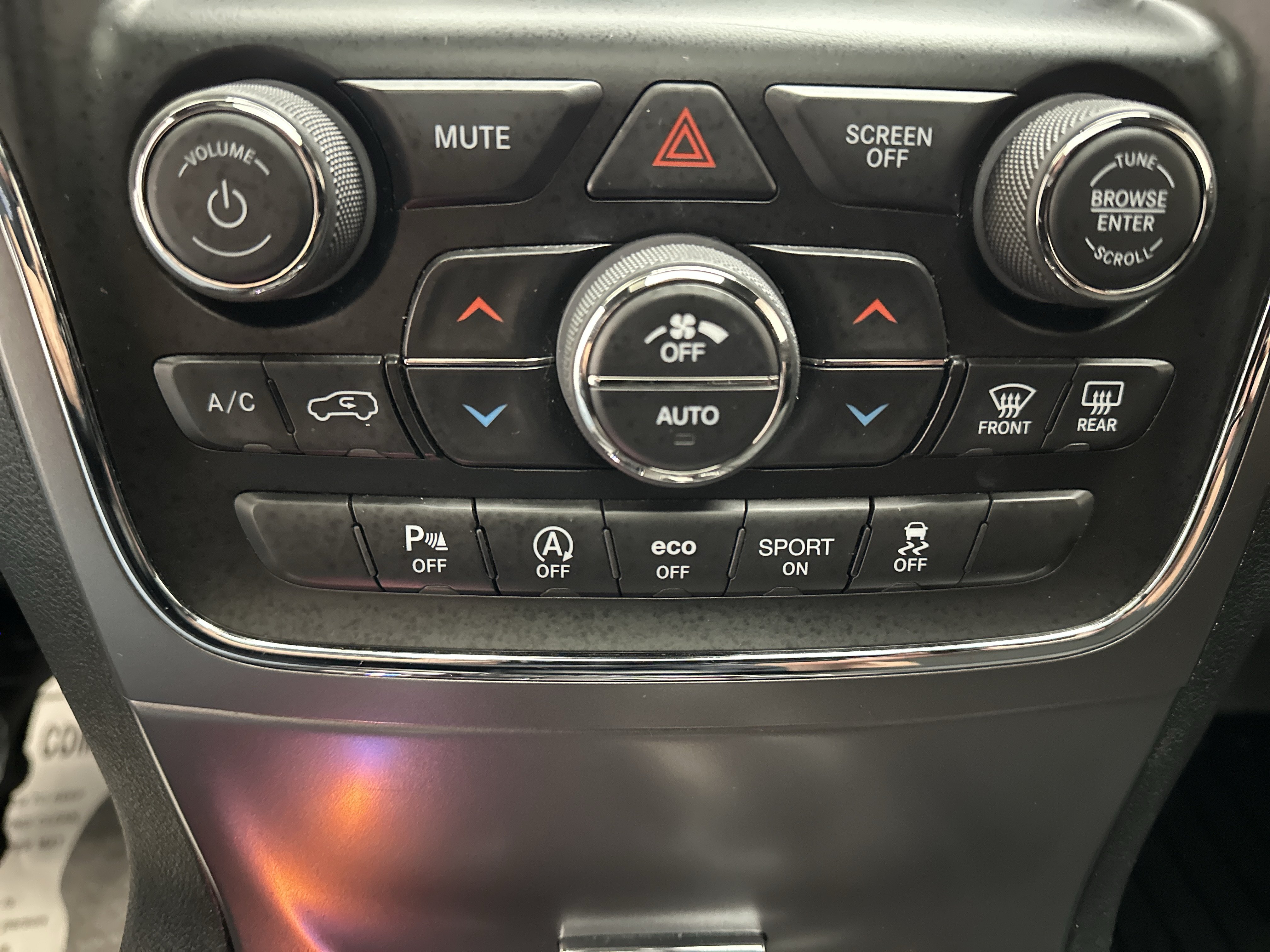Used 2018 Jeep Grand Cherokee Laredo AWD/4WD image 34